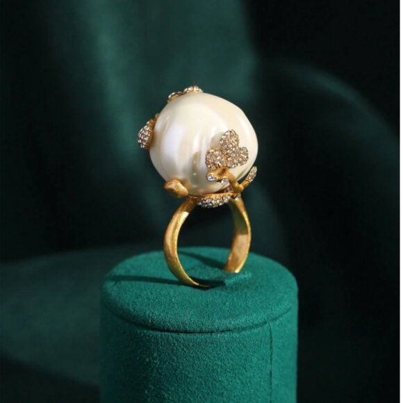 Jewelry - PEARL VINTAGE STYLE RHINESTONE RING